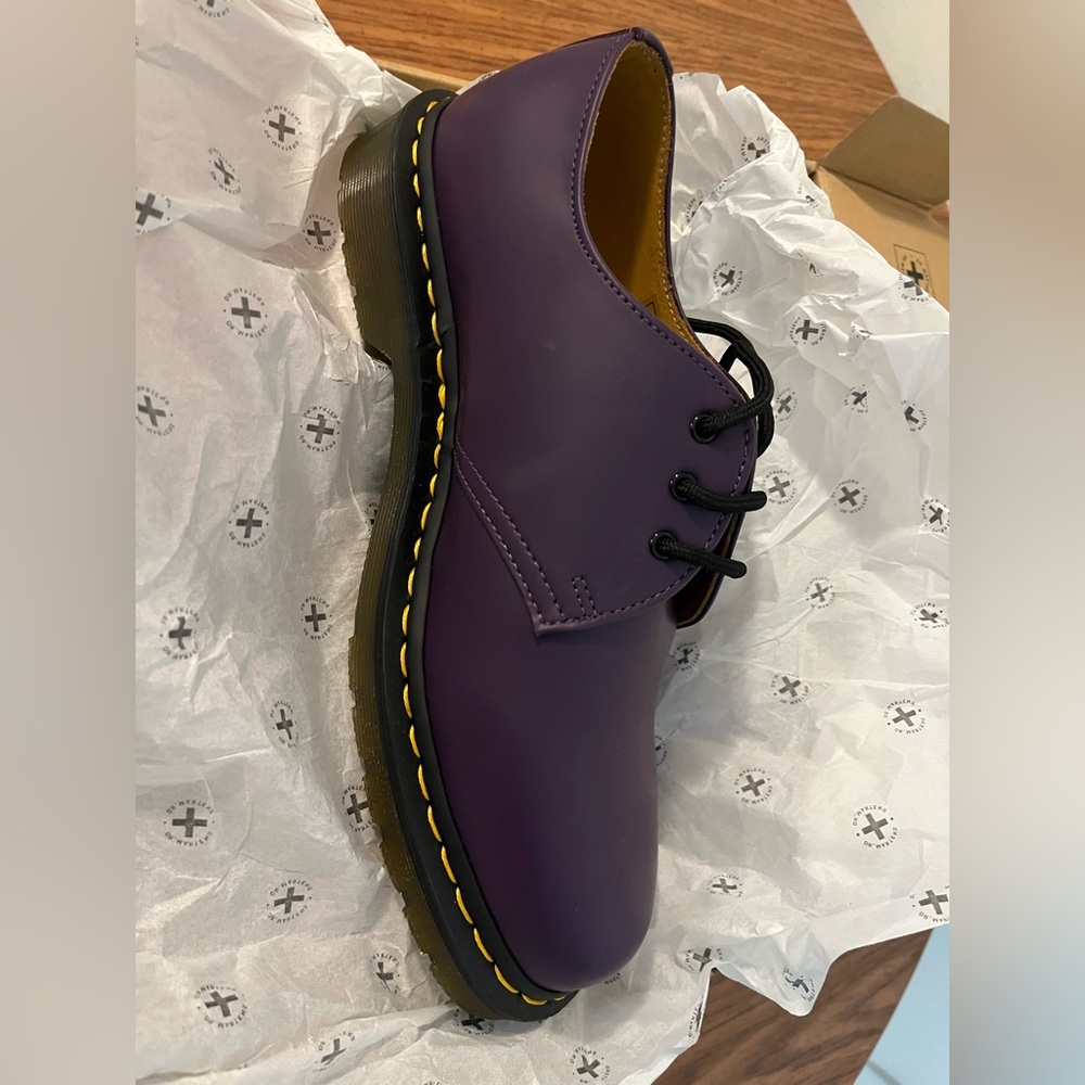 Dr. Martens Purple Oxfords Classic Style New in Box
Women’s 10/mens 9